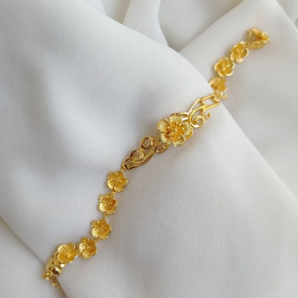 Imitation Bracelet: Exclusive 18k Gold Plated Design