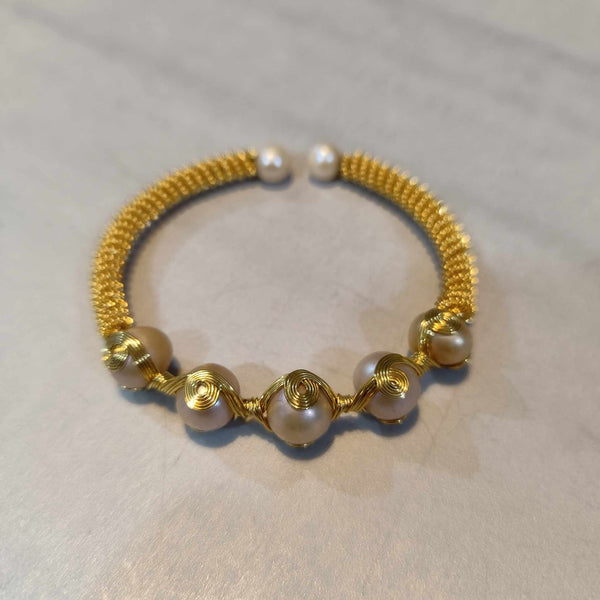 Onyx Obsession: Adjustable Pearl Bracelet with 18k gold plated