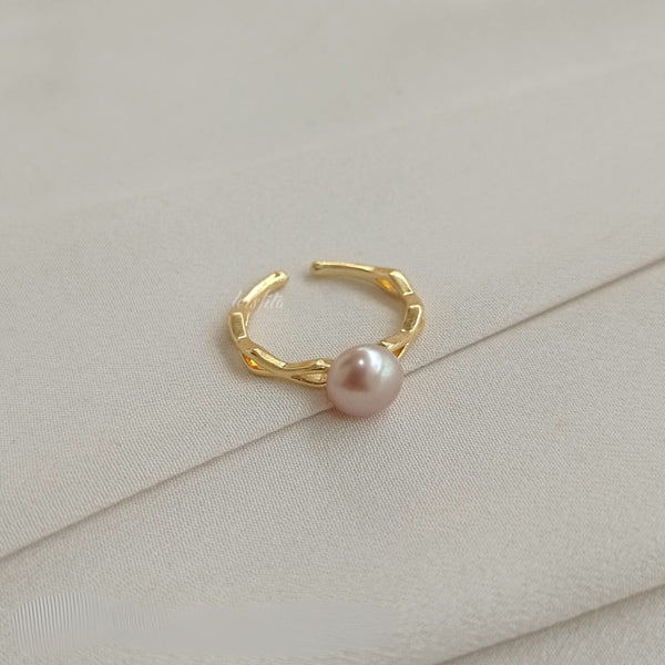 Pearl Perfection: Freshwater Gem in a Fresh Design