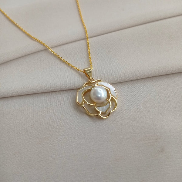 Elegance Personified: 17-Inch Gold Plated Pendant with Pearl - Exquisite New Design