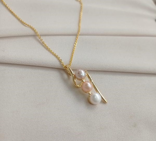 17 Inch Long Chain Pearl Pendent