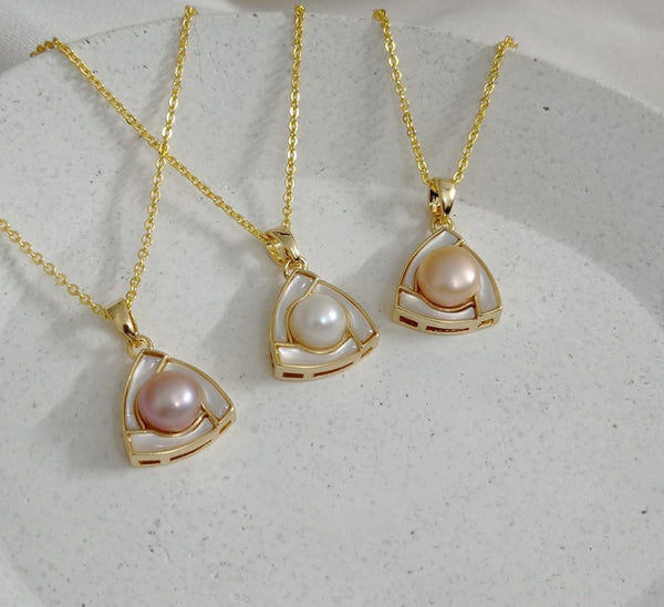 Long Chain With Pearl Pendent