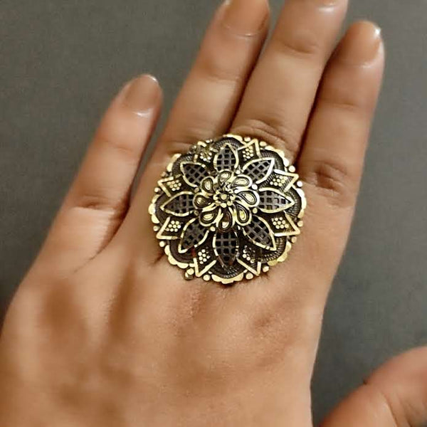 Dual-Tone Delight: Ethnic Naksha's Exquisite Katai Ring