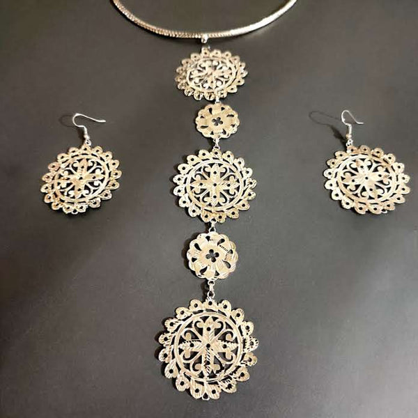 Dual Tone Katai Tie Ethnic Necklace Earring Set - Flower Naksha Design: Elevate your ethnic ensemble with this stunning jewelry set