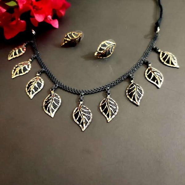 Blossoming Beauty: Dual Tone Pata Leaf Katai Jewelry Set
