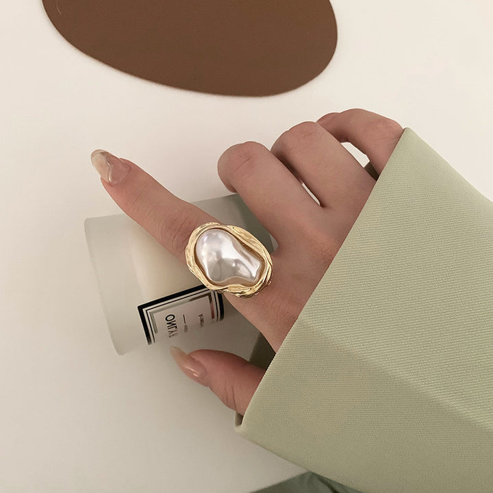 Trendy Vintage Women's Shaped Pearl Index Finger Ring