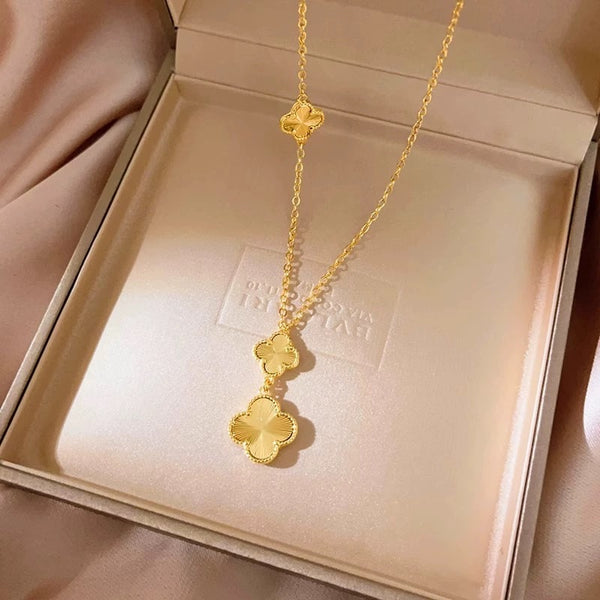 Light luxury four-leaf clover integrated necklace sand gold pendant copper gold-plated three-flower clavicle chain niche personality sense of luxury wholesale