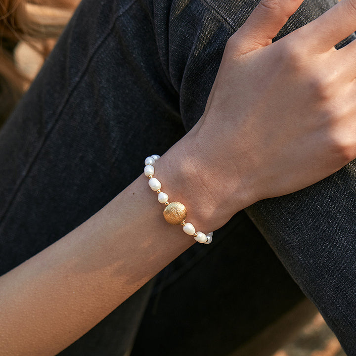 Women's Oval Metal Ball Classic Freshwater Pearl Bracelet