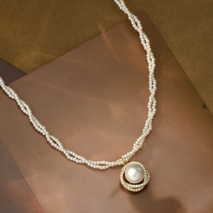 Women's Retro Hollow Pearl Necklace