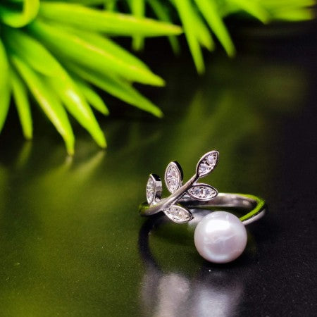 Pearl finger Ring Leaf Shape Whate Color