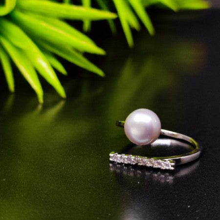 Adjustable Finger Ring Twisted White Color Pearl