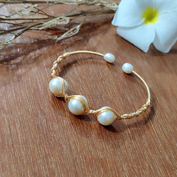 Classic Adjustable fresh water Pearl Bracelet in White - LeisFita.com