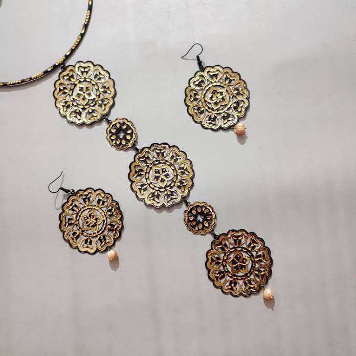 Ethnic Flower Naksha Design Katai Tie Necklace Earring Set - Dual Tone Beauty: Discover the allure of this cultural-inspired jewelry ensemble - LeisFita.com