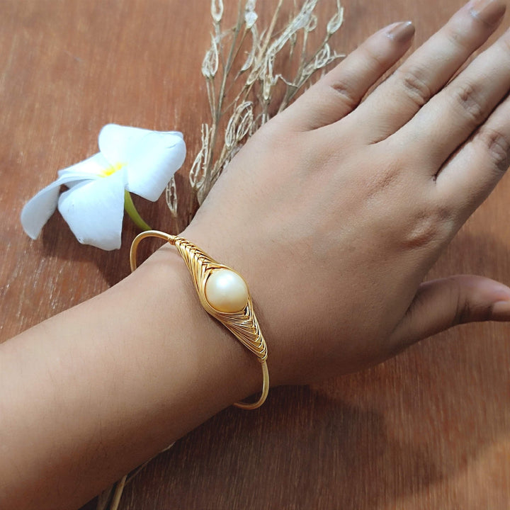 Fresh Water Pearl White Eye Pearl Adjustable Bracelet Gold Plated - LeisFita.com