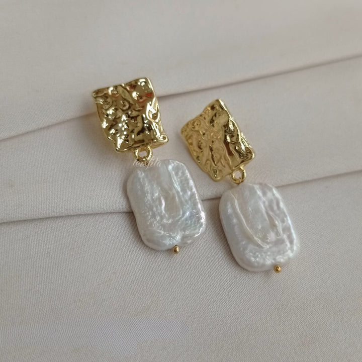 Golden Elegance Pearl earrings - LeisFita.com