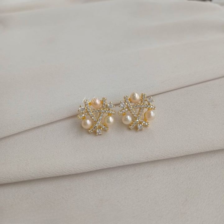Golden Glamourous Pearl Earring - LeisFita.com