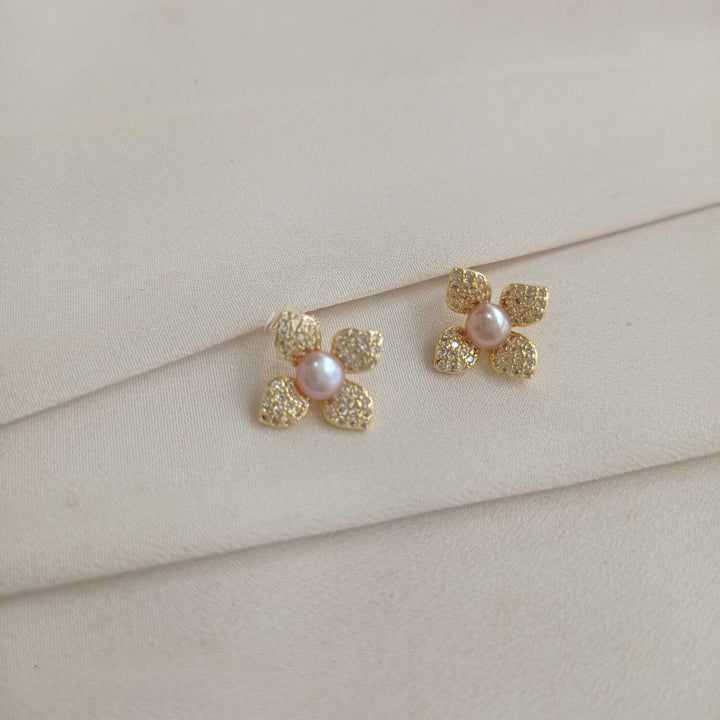 Golden Glamourous Pearl Earring - LeisFita.com